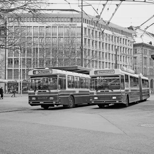 Geschichte Saurer | Saurer GT 560/620-25 Gelenktrolleybus (rechts) Baujahr 1984 | Hanspeter Huwyler Zürich